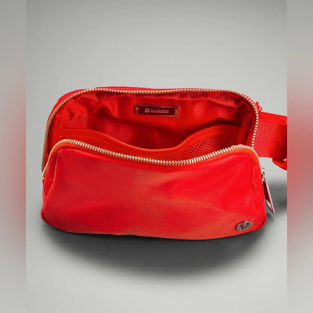 🆕❤️ OG Lululemon Everywhere Belt Bag - Autumn Red - Picture 7 of 8